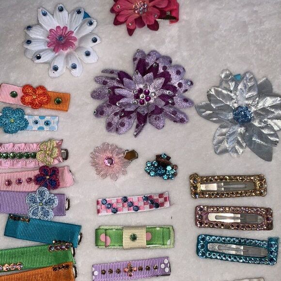 Lot of 40 barrettes many with Swarovski stones plus two headbands - Picture 9 of 12